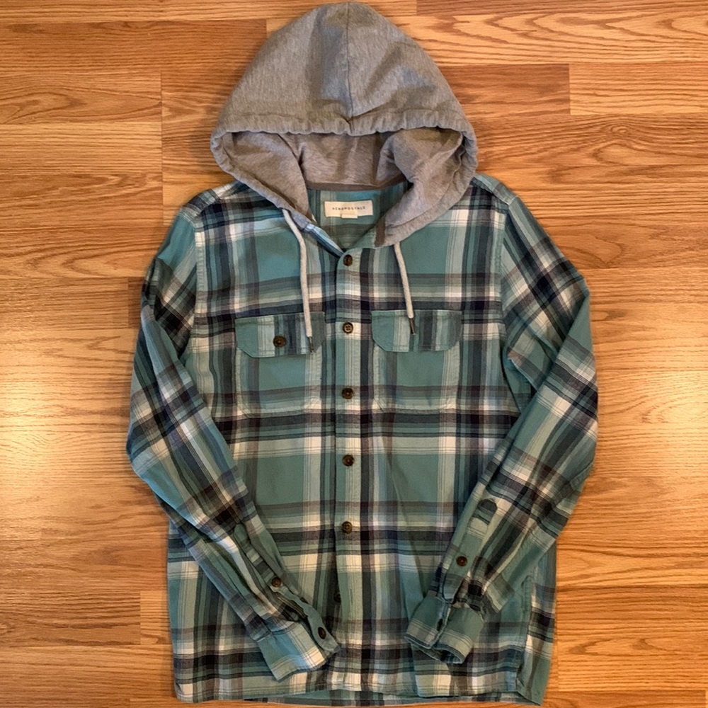 Aeropostale XS men’s lightweight button down hooded plaid shirt
